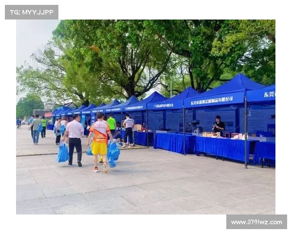 赛事包发放现场-赛事包发放现场选手踊跃领取装备气氛热烈洋溢期待 赛事包发放现场-赛事包发放现场选手踊跃领取装备气氛热烈洋溢期待